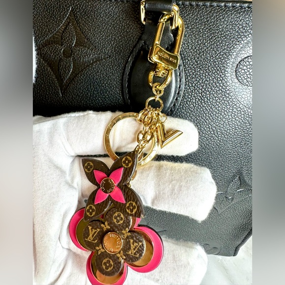EUC Louis Vuitton Porto Cle Blooming Flower Key Chain Bag Charm - Picture 9 of 16